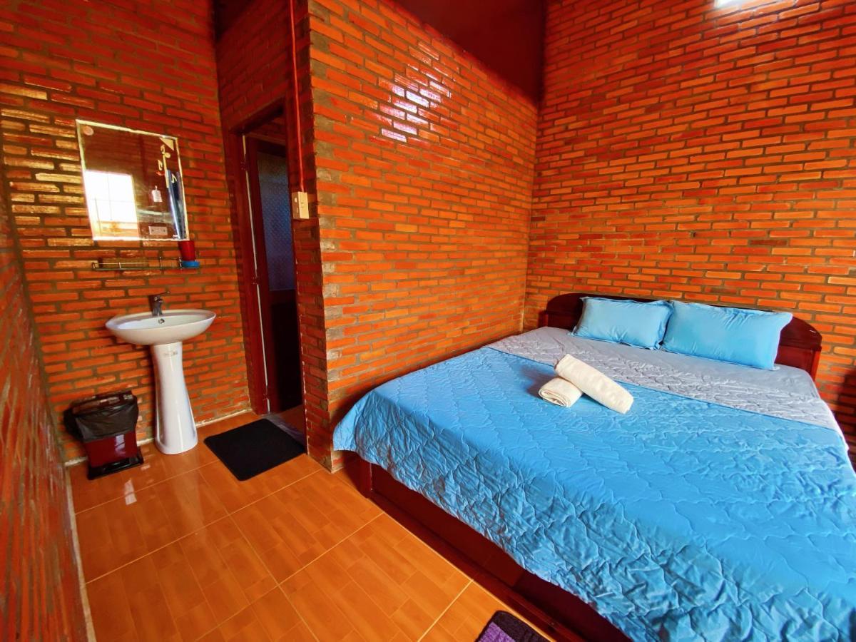 Nam Cat Tien Homestay Exteriör bild