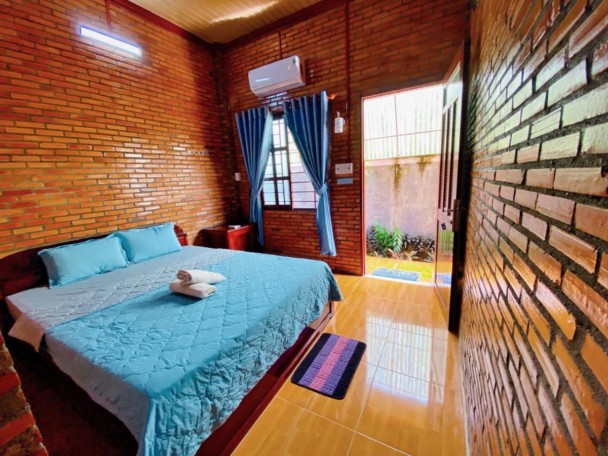 Nam Cat Tien Homestay Exteriör bild