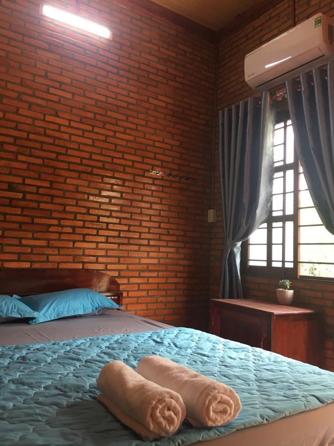 Nam Cat Tien Homestay Exteriör bild